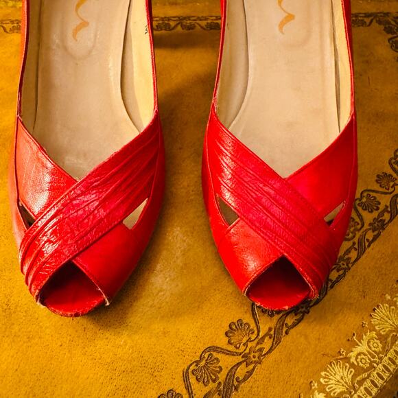 NINA Vintage Womens Red All Leather Peep Toe Heel Pumps Size 8 Made in Spain - Picture 4 of 12